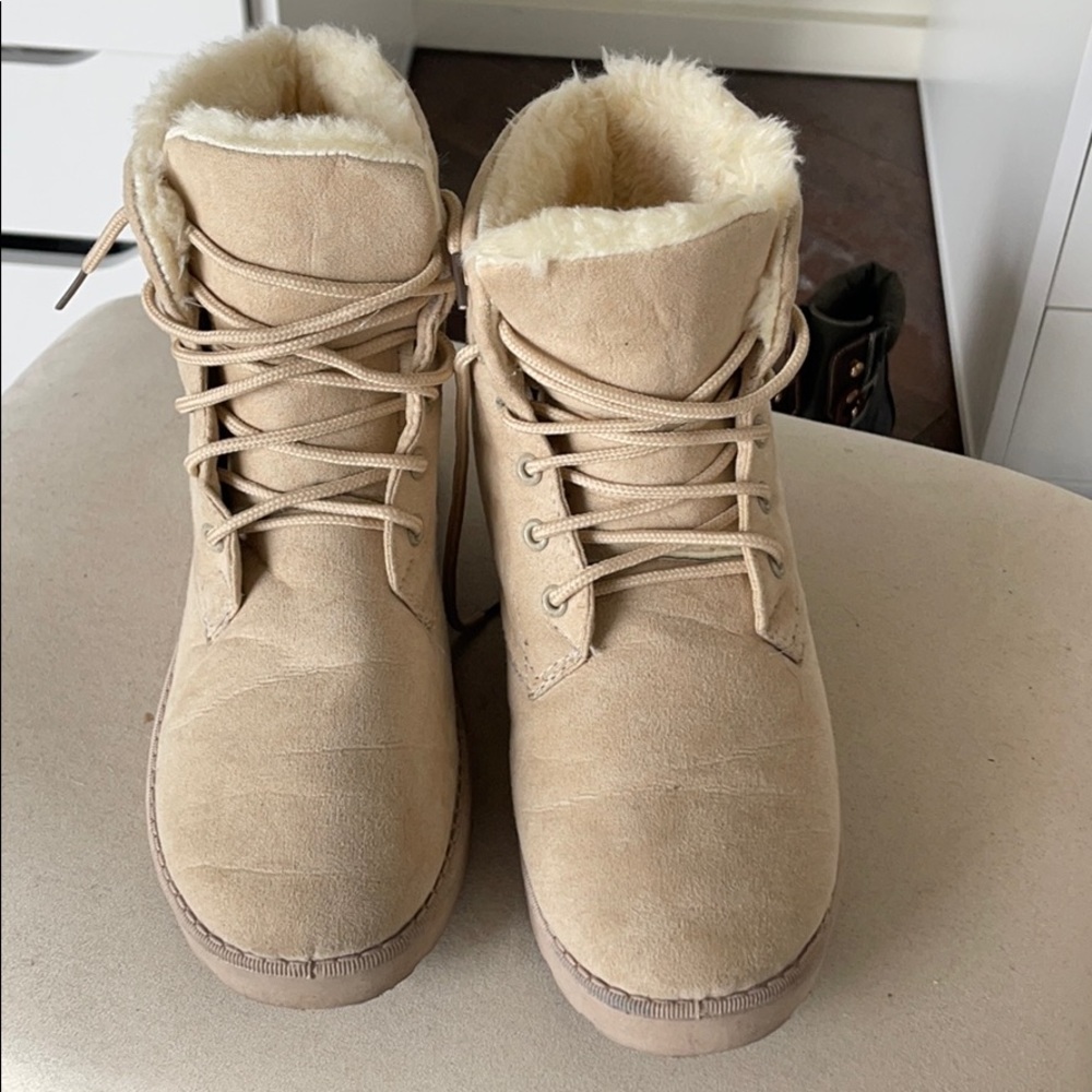 Comfy shoe boots